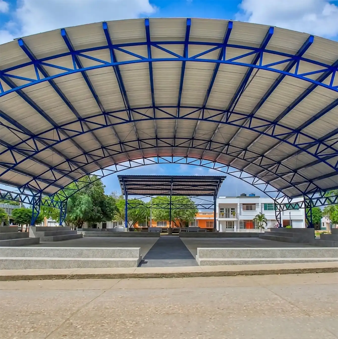 Cubiertas centro del alumino y construccion