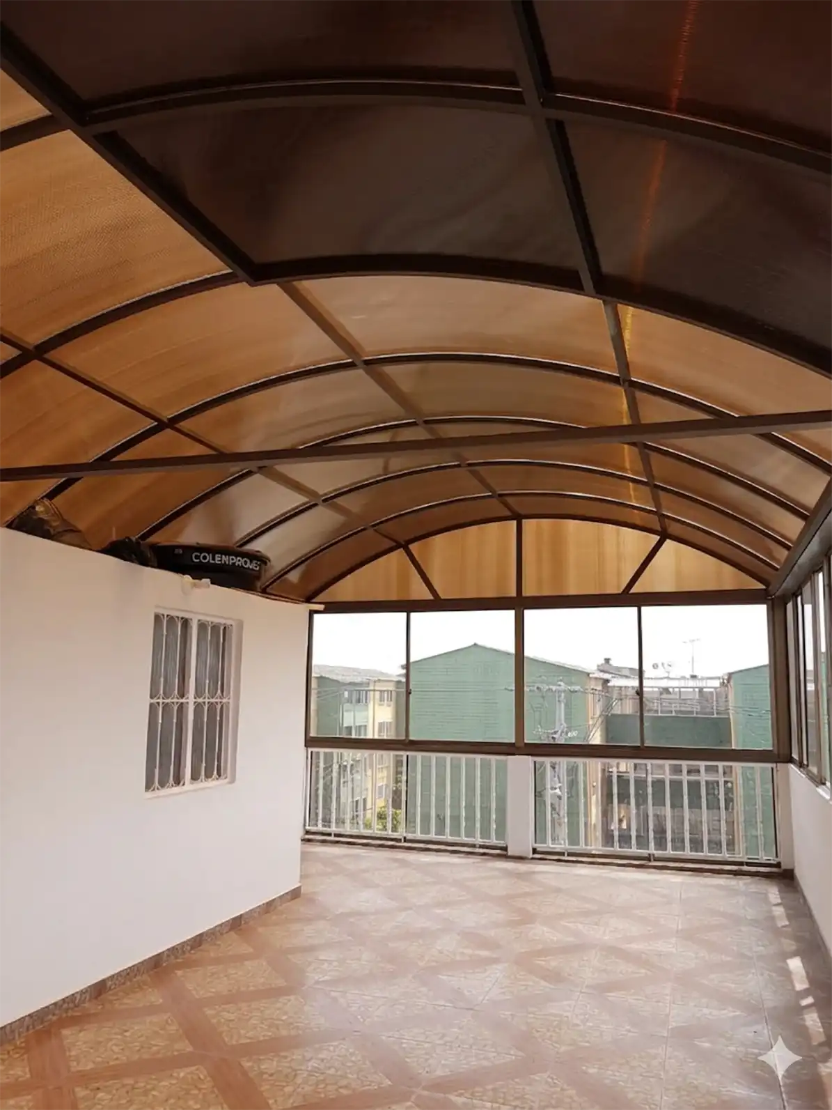 Cubiertas en policarbonato y aluminio